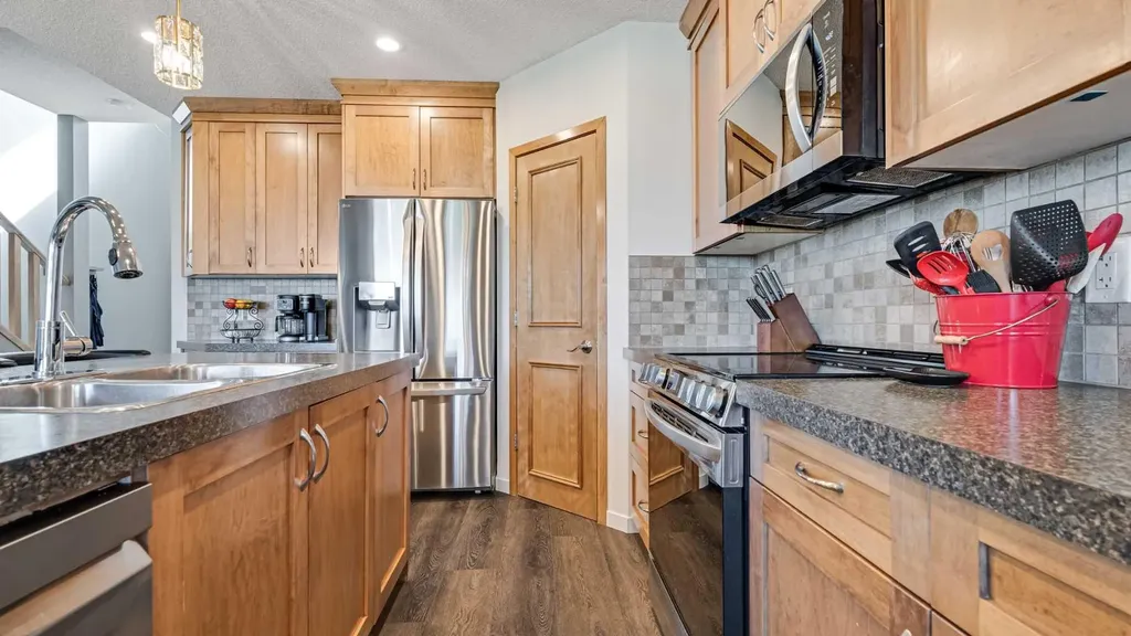 36 New Brighton Landing SE Calgary AB T2Z0S5