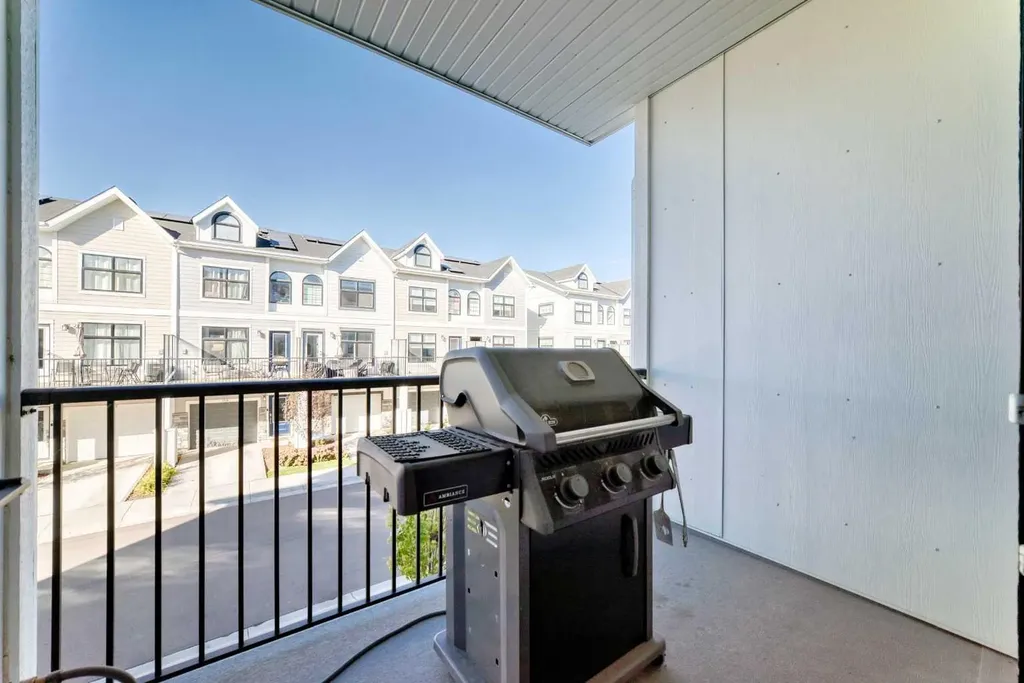 158 Les Jardins Park SE Calgary AB T2C 5V3