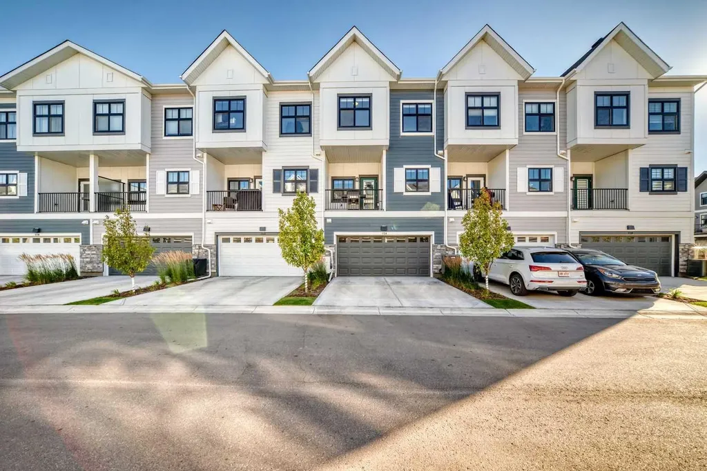 158 Les Jardins Park SE Calgary AB T2C 5V3