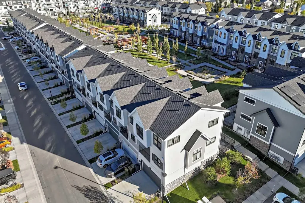 158 Les Jardins Park SE Calgary AB T2C 5V3