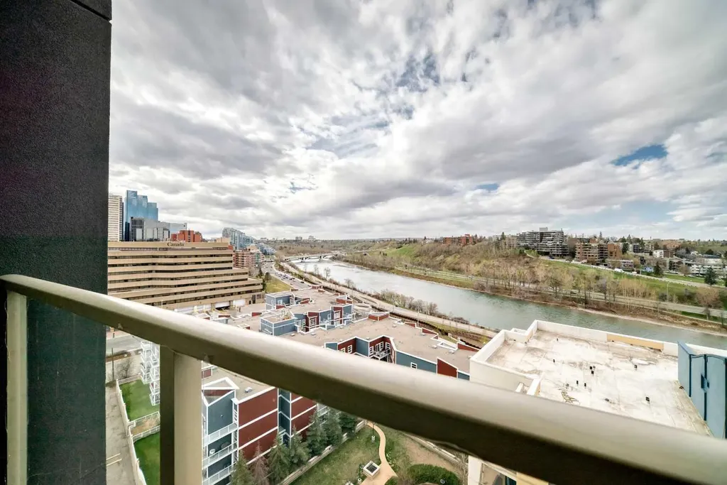 325 3 Street SE Calgary AB T2G 0T9