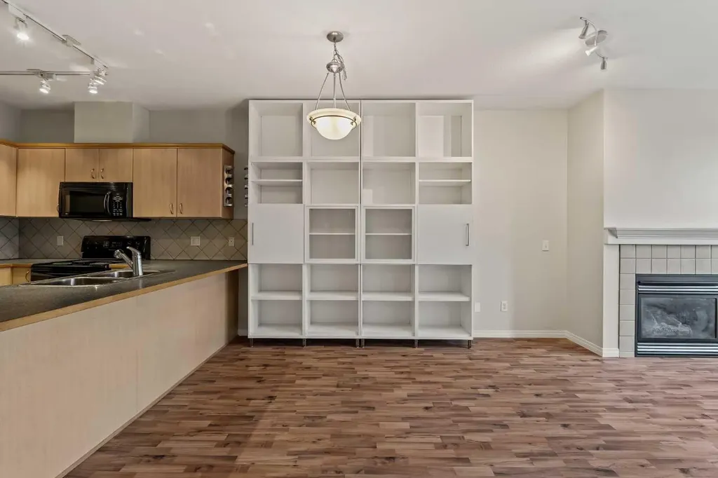 3651 Marda Link SW Calgary AB T3T 6J7