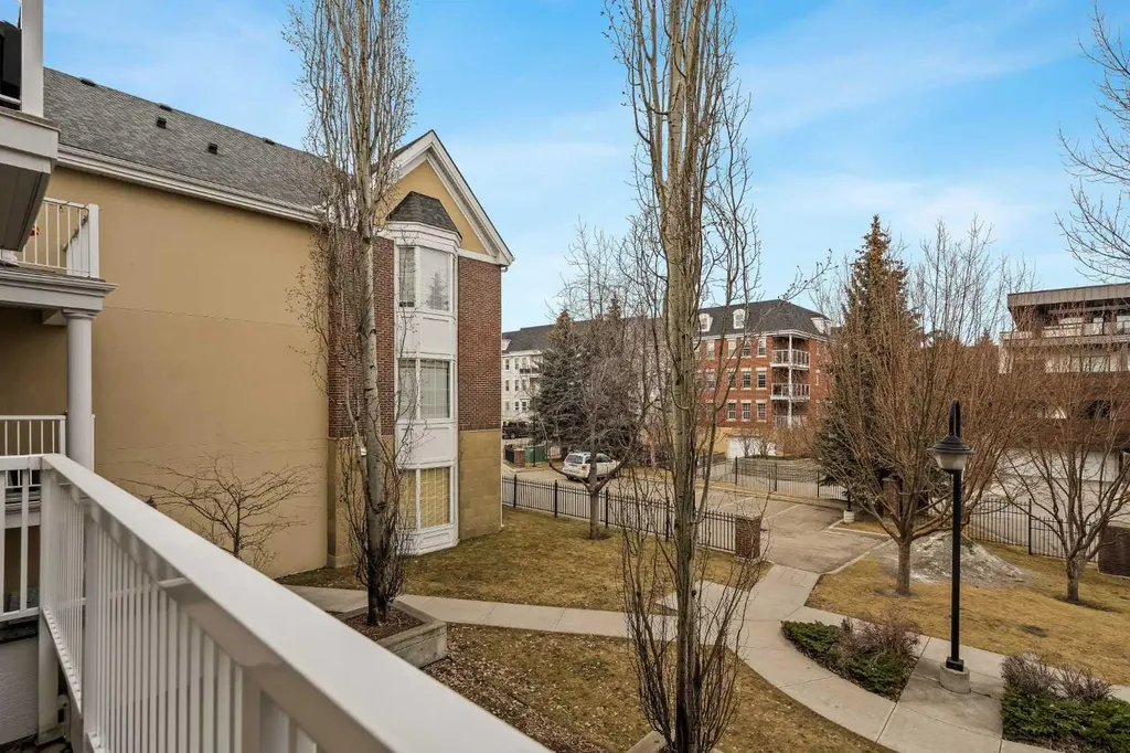 3651 Marda Link SW Calgary AB T3T 6J7