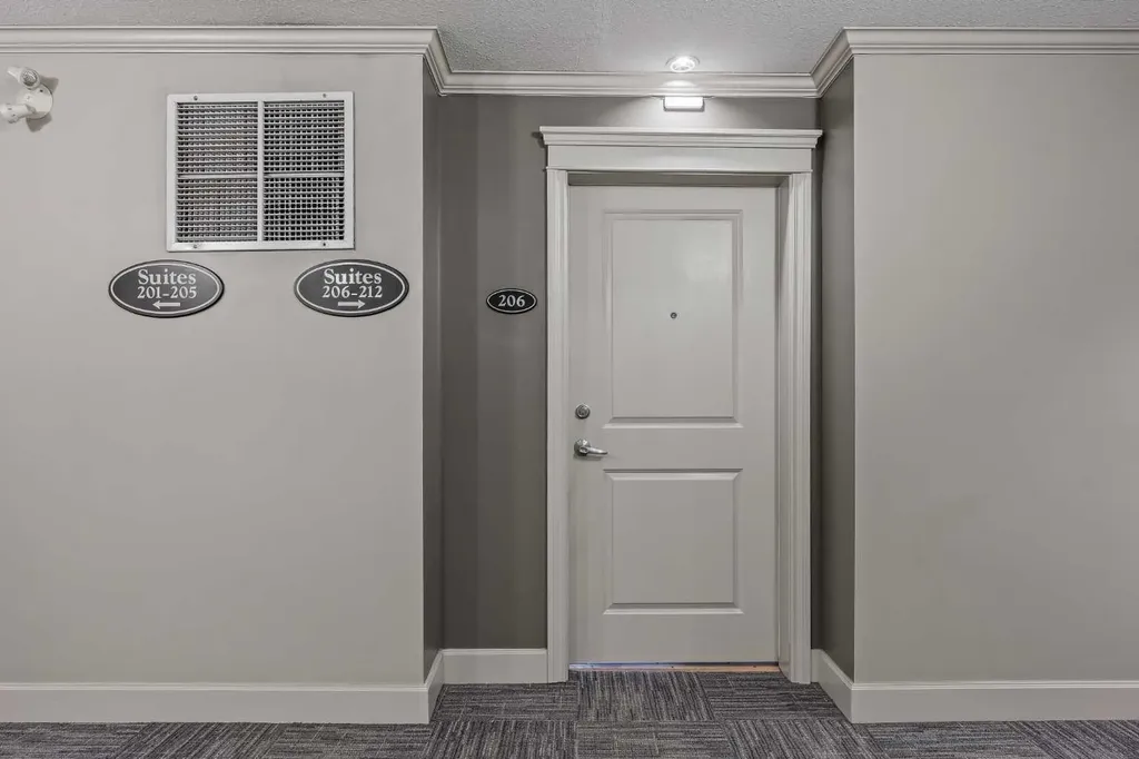 3651 Marda Link SW Calgary AB T3T 6J7
