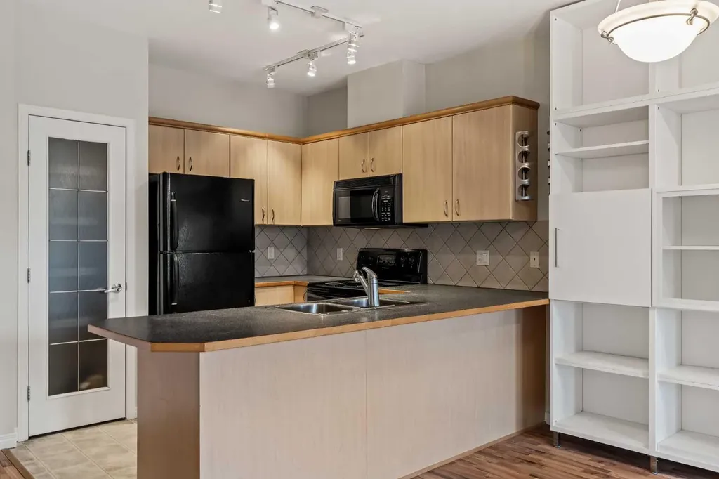 3651 Marda Link SW Calgary AB T3T 6J7