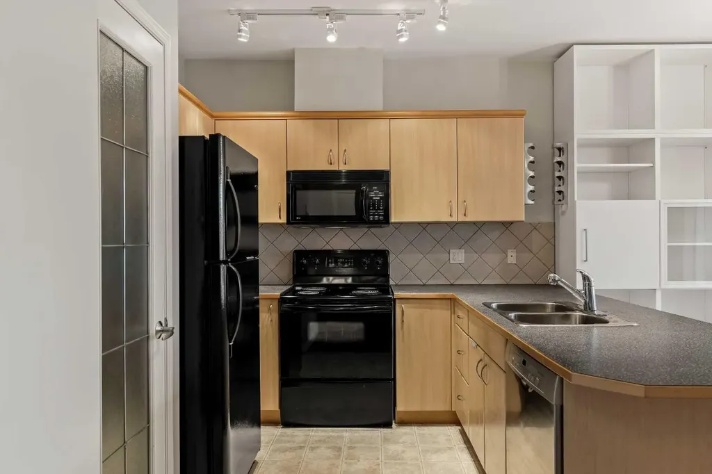 3651 Marda Link SW Calgary AB T3T 6J7
