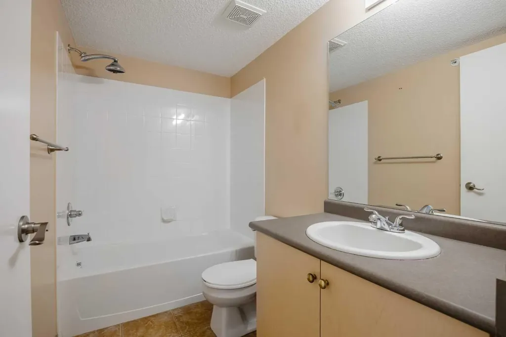 4975 130 Avenue SE Calgary AB T2Z 4M4