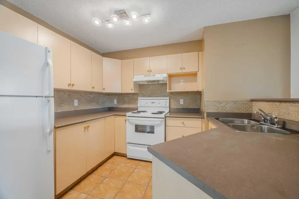 4975 130 Avenue SE Calgary AB T2Z 4M4