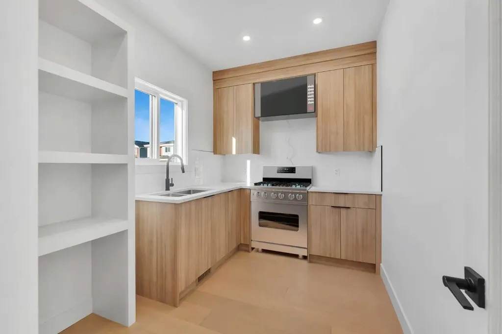 99 South Shore Road Chestermere AB T1X 3G2