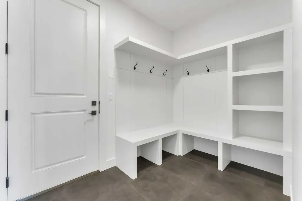 99 South Shore Road Chestermere AB T1X 3G2