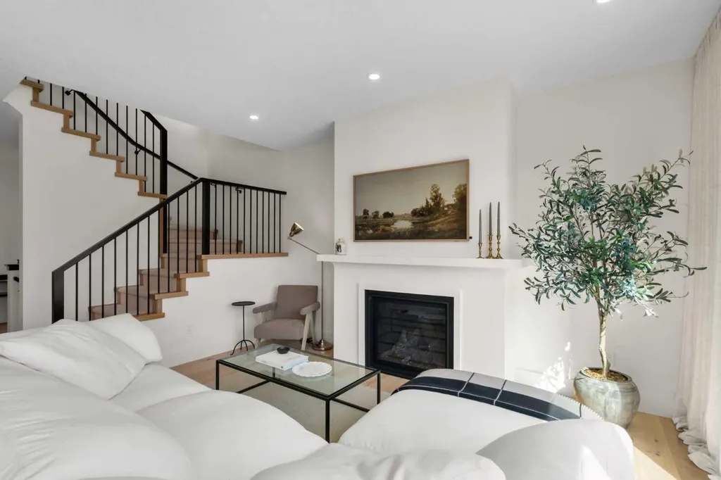 2853 14 Avenue SW Calgary AB T3C 3W8