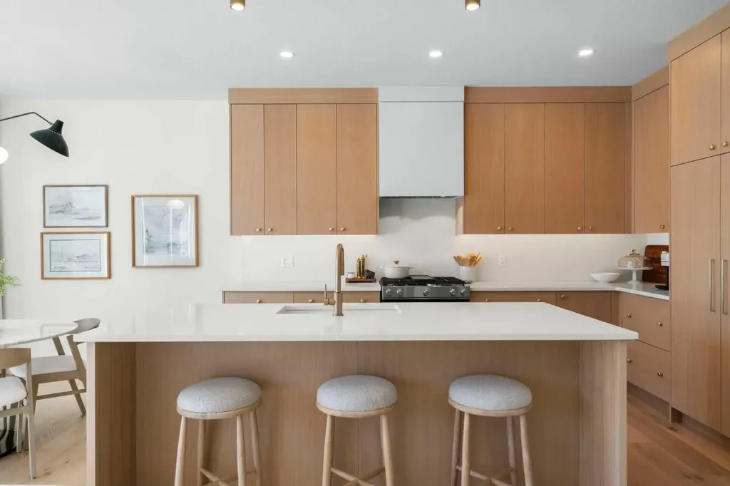 2853 14 Avenue SW Calgary AB T3C 3W8