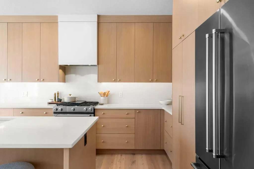 2853 14 Avenue SW Calgary AB T3C 3W8