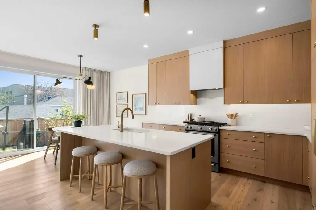 2853 14 Avenue SW Calgary AB T3C 3W8