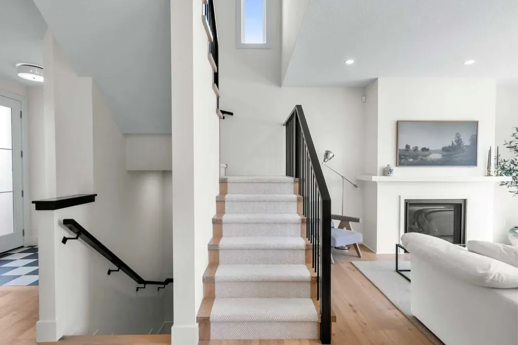 2853 14 Avenue SW Calgary AB T3C 3W8