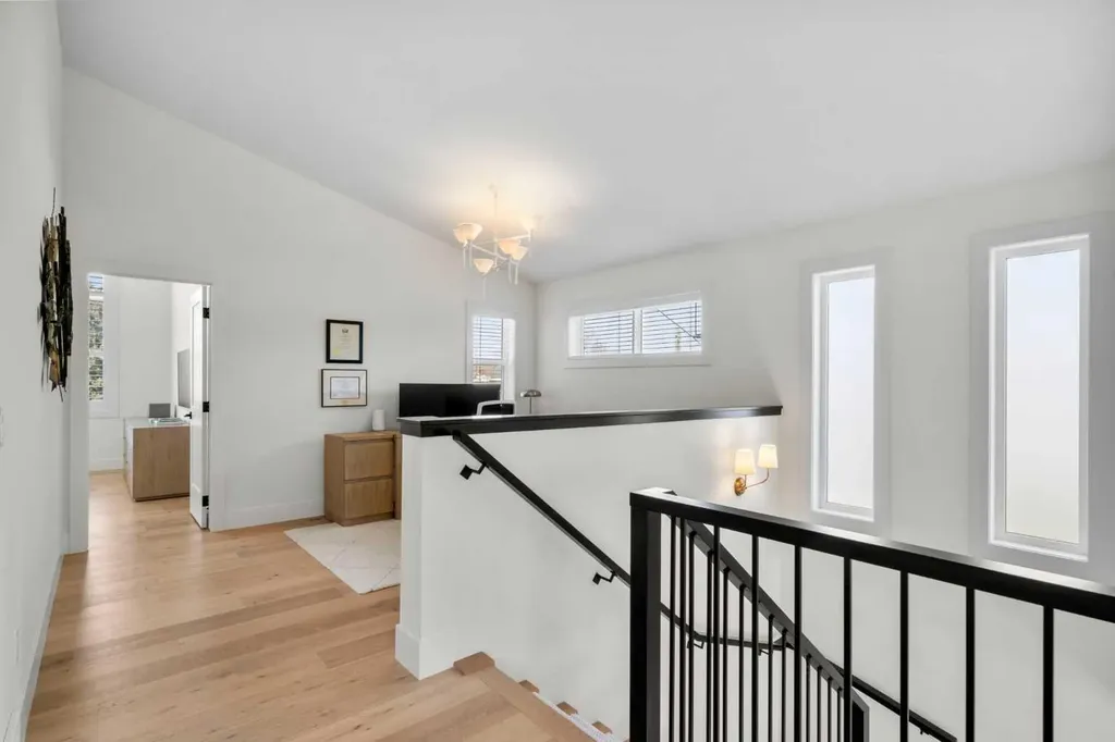 2853 14 Avenue SW Calgary AB T3C 3W8