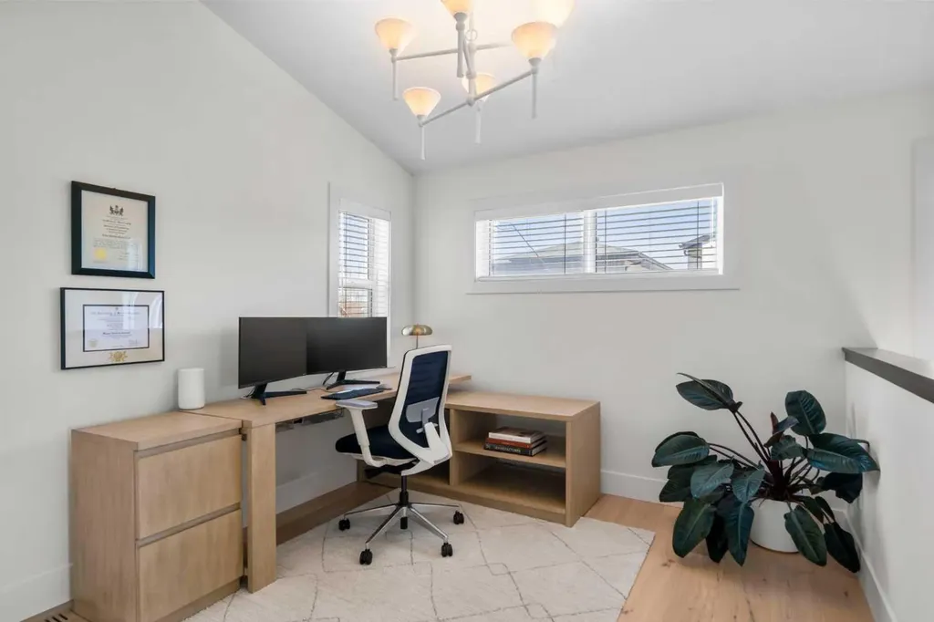 2853 14 Avenue SW Calgary AB T3C 3W8