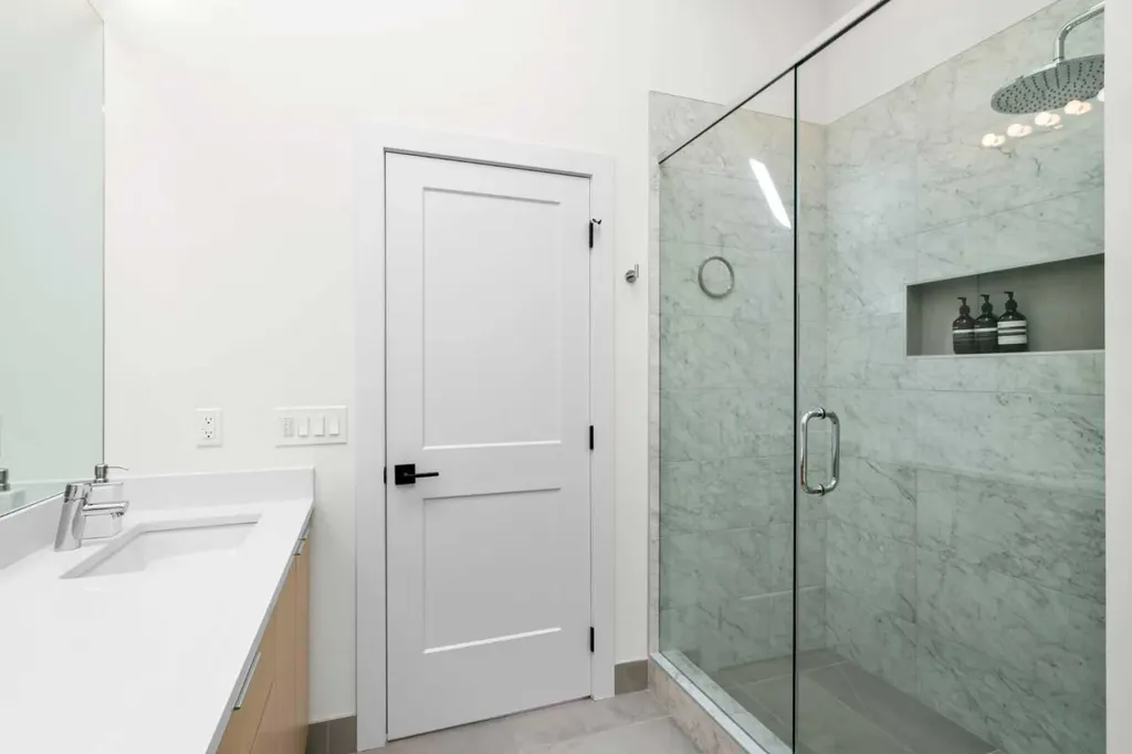2853 14 Avenue SW Calgary AB T3C 3W8