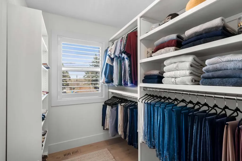 2853 14 Avenue SW Calgary AB T3C 3W8
