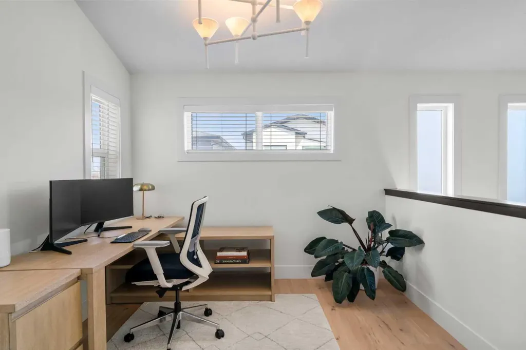 2853 14 Avenue SW Calgary AB T3C 3W8