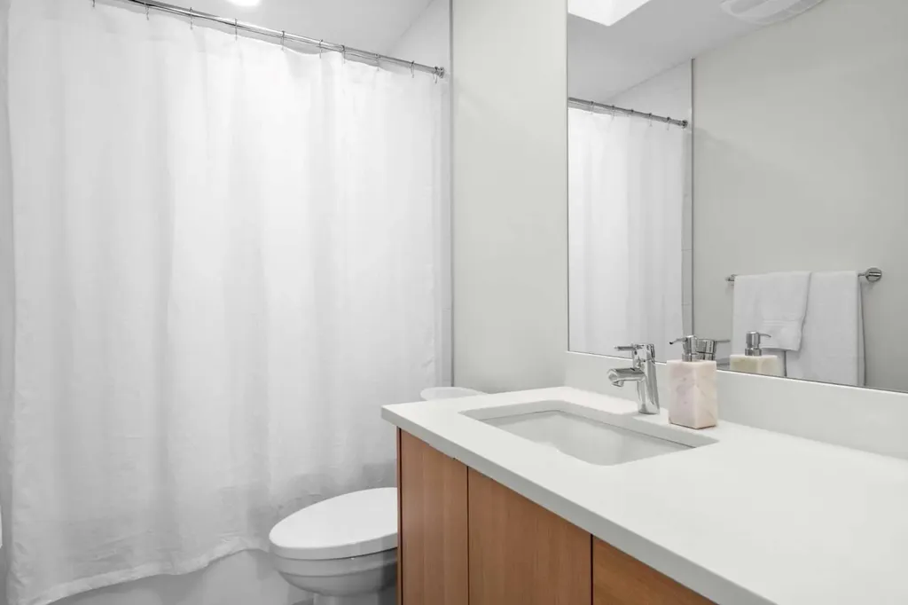 2853 14 Avenue SW Calgary AB T3C 3W8