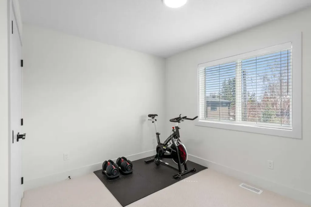 2853 14 Avenue SW Calgary AB T3C 3W8