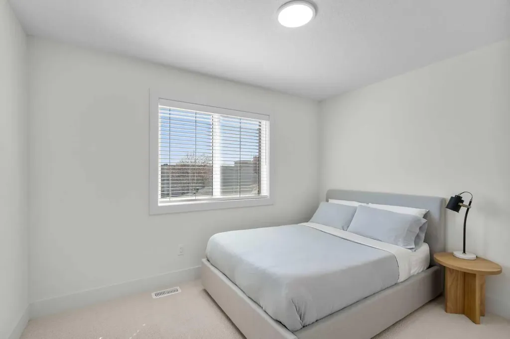 2853 14 Avenue SW Calgary AB T3C 3W8