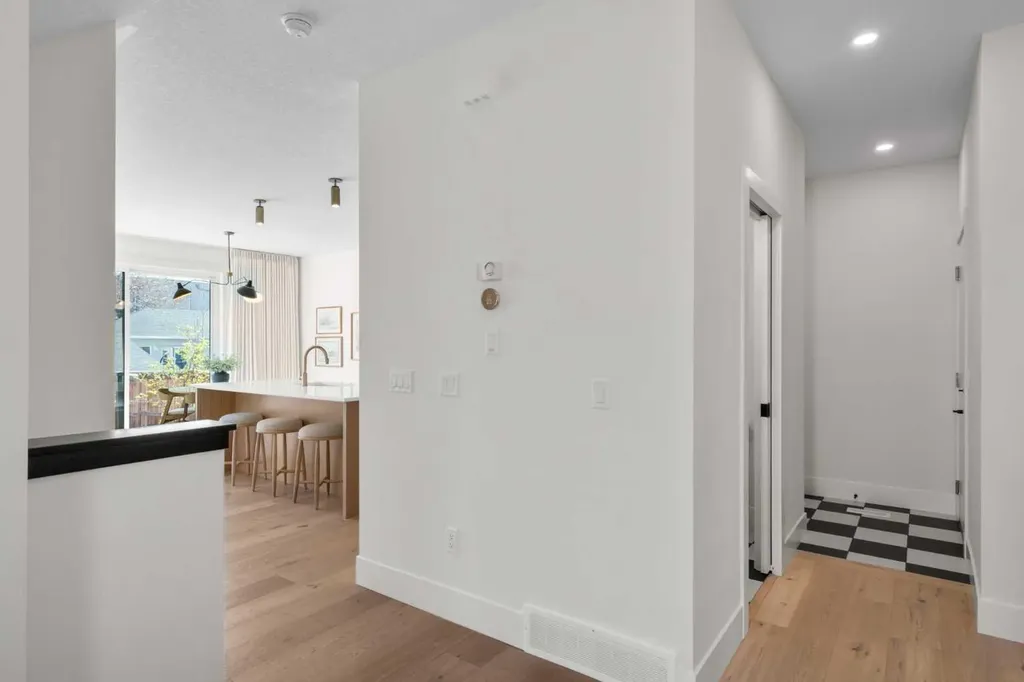 2853 14 Avenue SW Calgary AB T3C 3W8