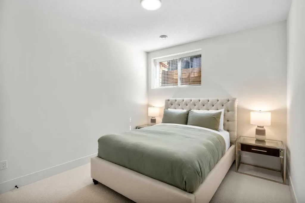2853 14 Avenue SW Calgary AB T3C 3W8