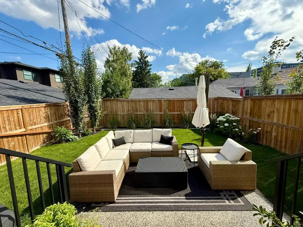 2853 14 Avenue SW Calgary AB T3C 3W8