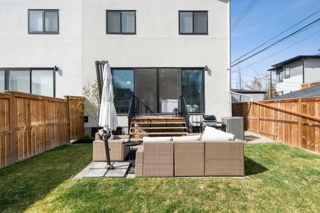2853 14 Avenue SW Calgary AB T3C 3W8