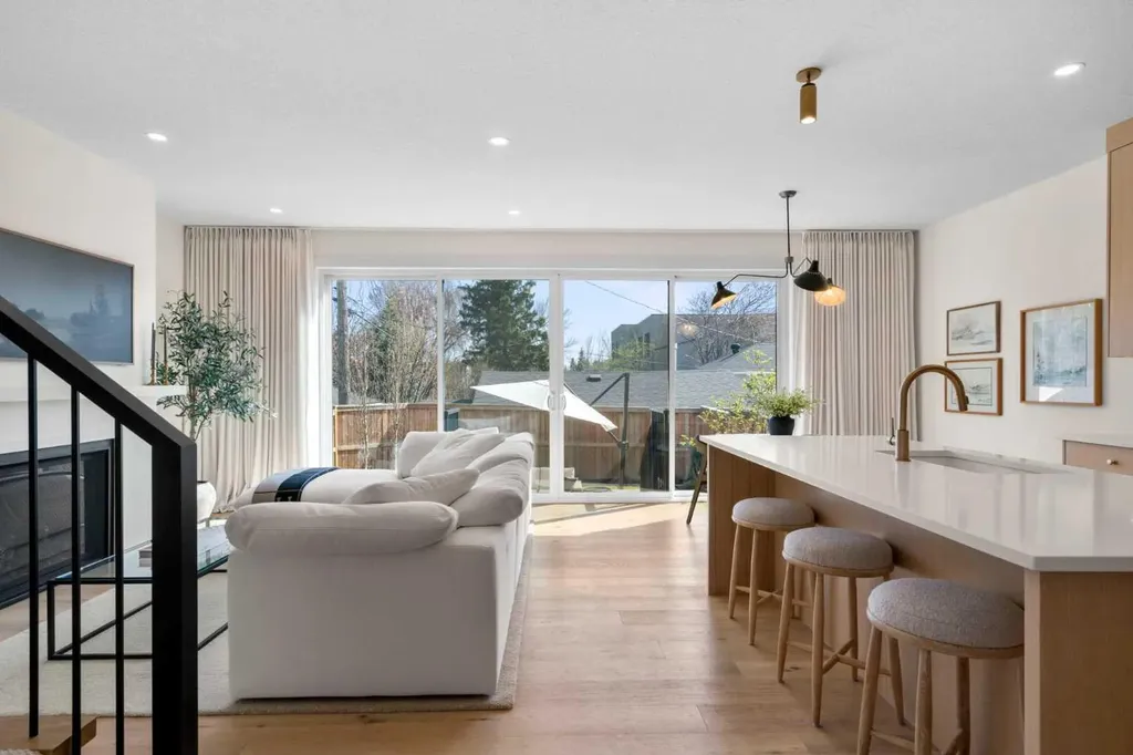 2853 14 Avenue SW Calgary AB T3C 3W8