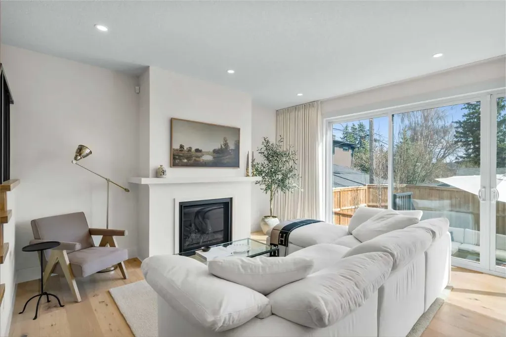 2853 14 Avenue SW Calgary AB T3C 3W8