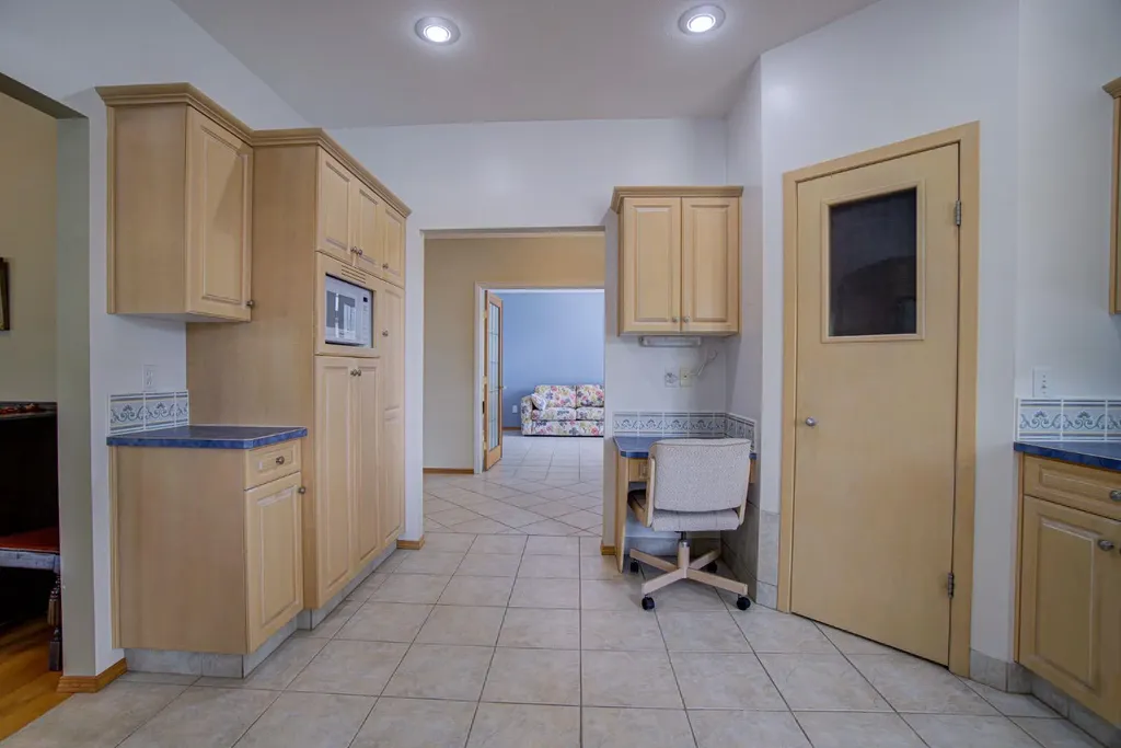 224 52 Avenue W Claresholm AB T0L 0T0