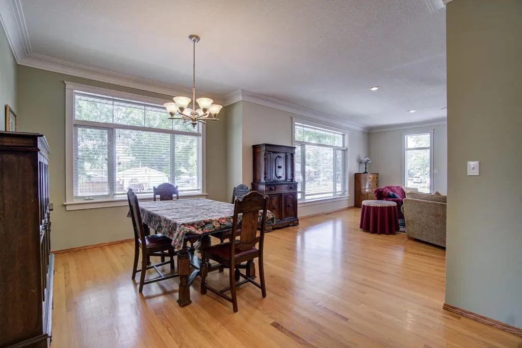 224 52 Avenue W Claresholm AB T0L 0T0