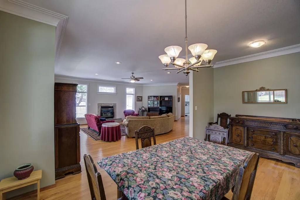 224 52 Avenue W Claresholm AB T0L 0T0