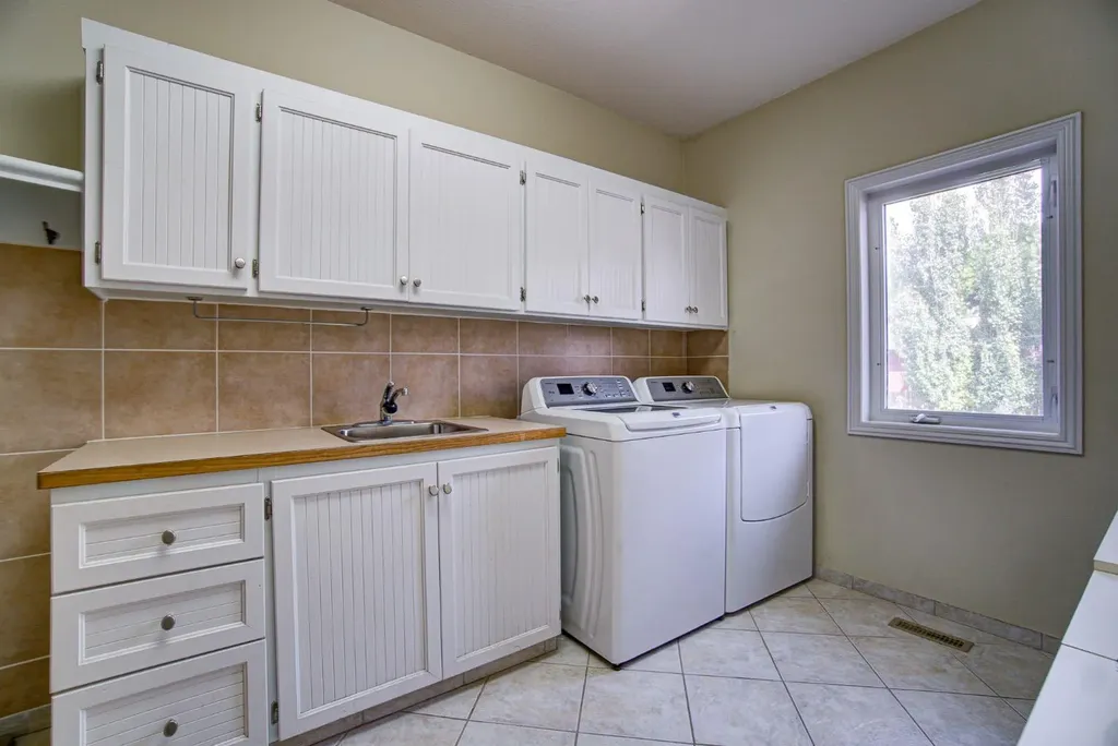 224 52 Avenue W Claresholm AB T0L 0T0
