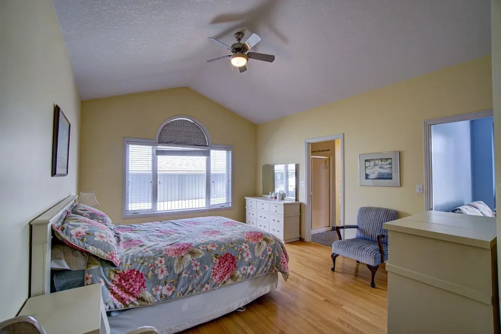 224 52 Avenue W Claresholm AB T0L 0T0