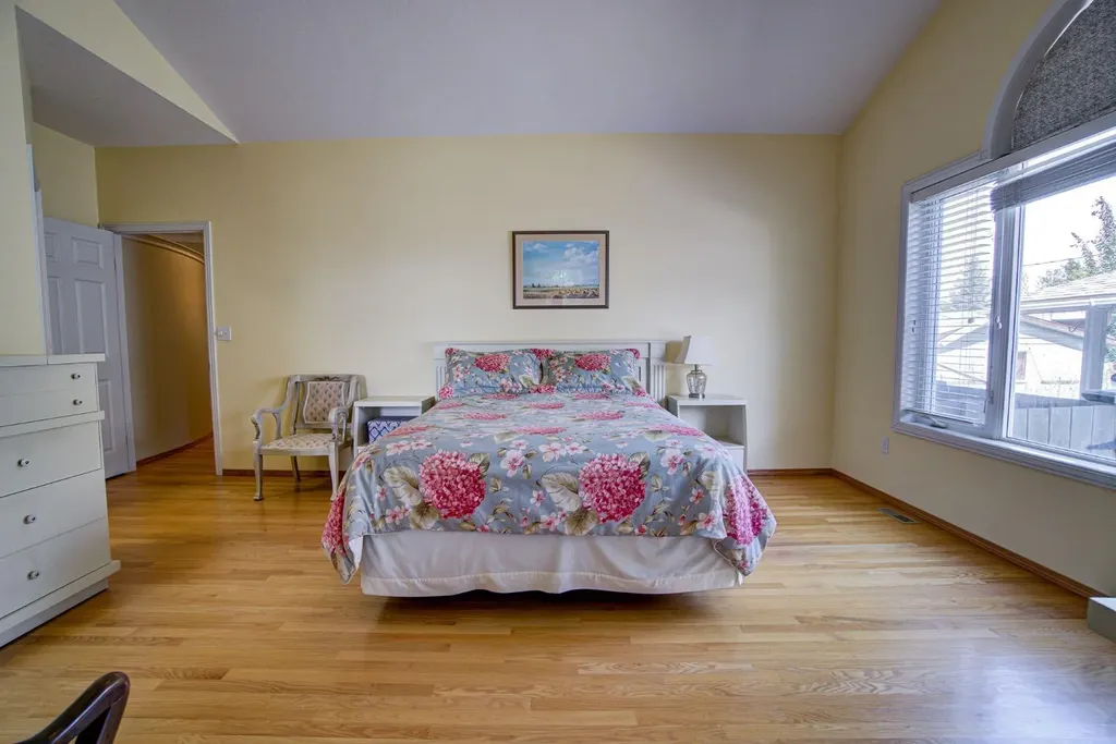 224 52 Avenue W Claresholm AB T0L 0T0