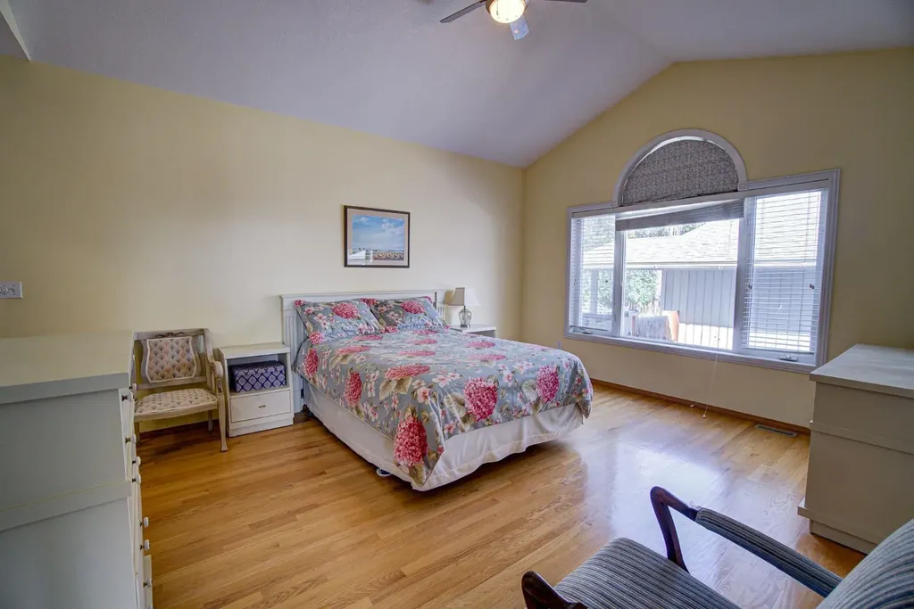 224 52 Avenue W Claresholm AB T0L 0T0