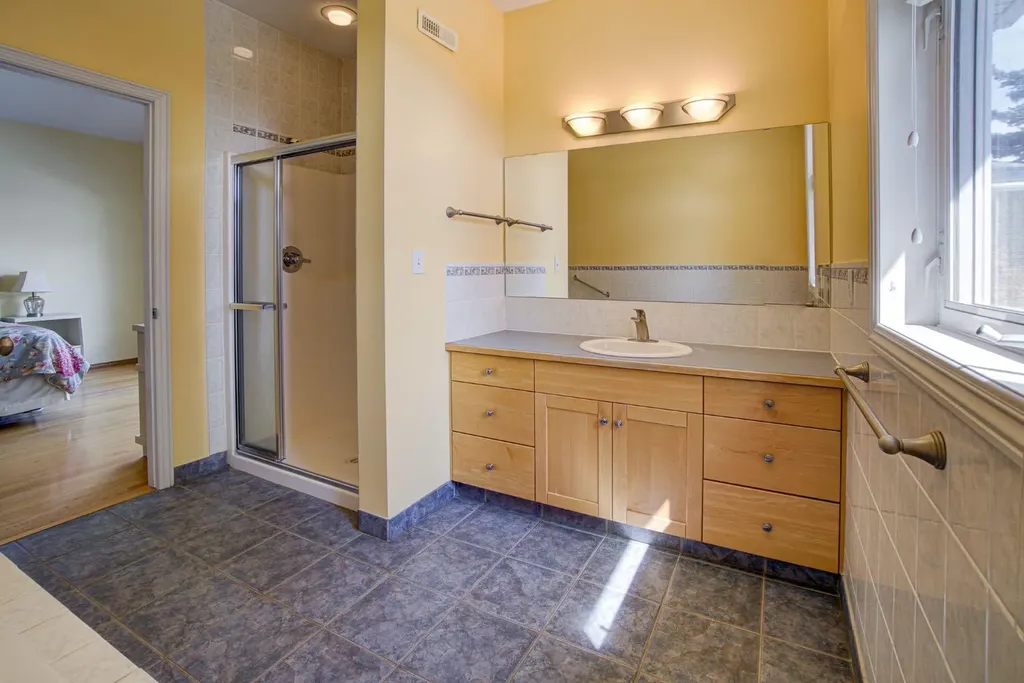 224 52 Avenue W Claresholm AB T0L 0T0