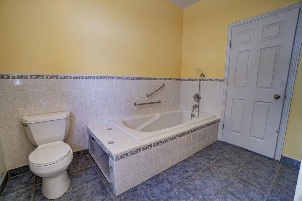 224 52 Avenue W Claresholm AB T0L 0T0