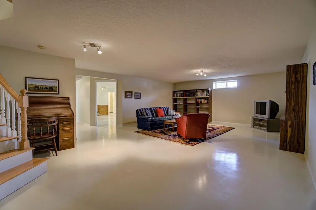 224 52 Avenue W Claresholm AB T0L 0T0