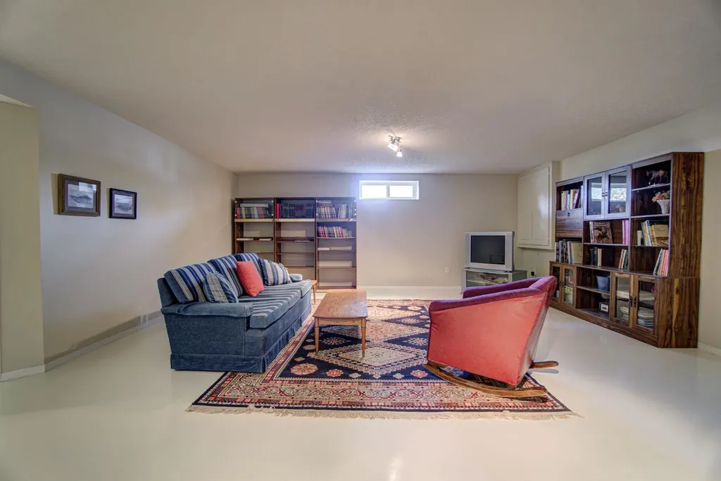224 52 Avenue W Claresholm AB T0L 0T0