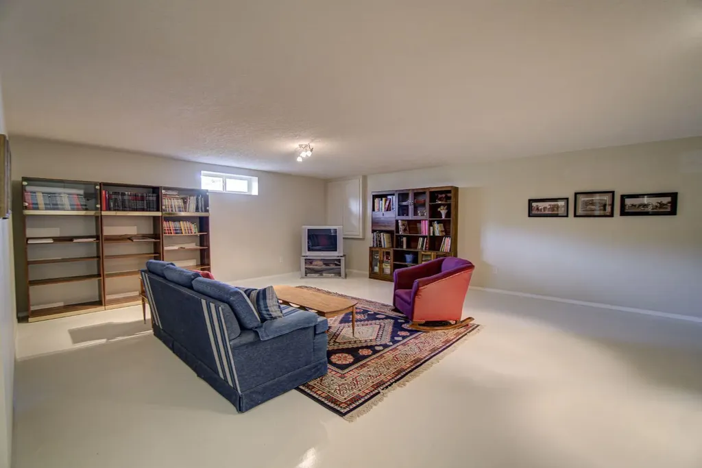 224 52 Avenue W Claresholm AB T0L 0T0
