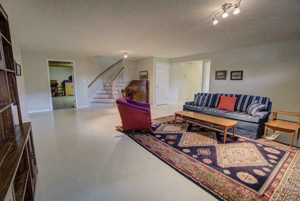 224 52 Avenue W Claresholm AB T0L 0T0