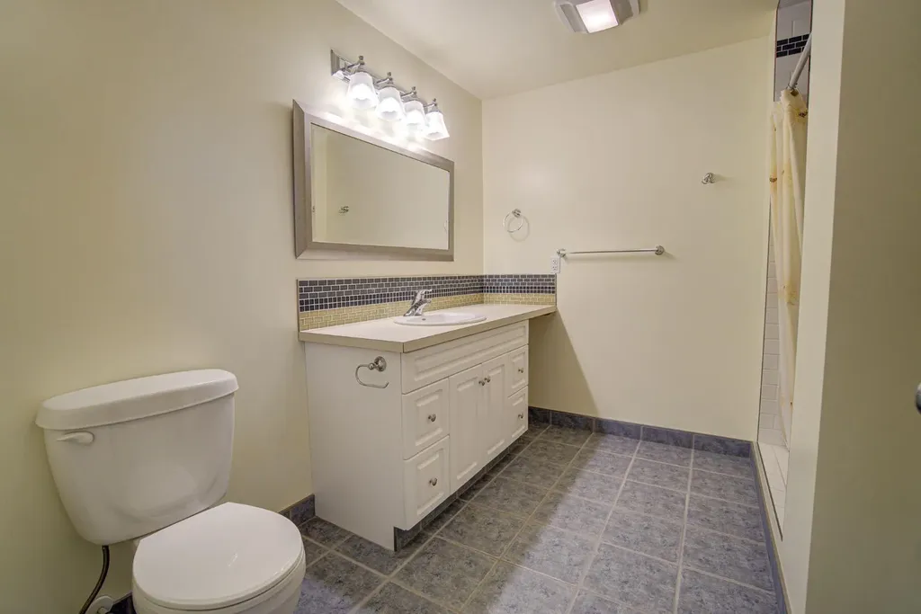 224 52 Avenue W Claresholm AB T0L 0T0