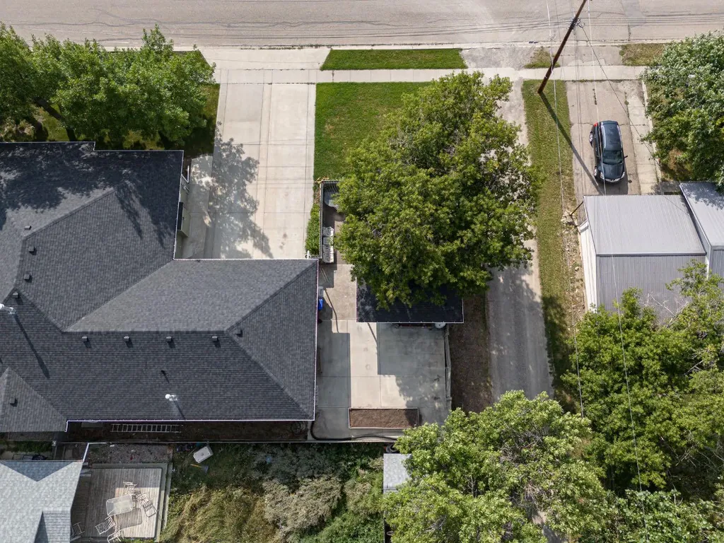224 52 Avenue W Claresholm AB T0L 0T0