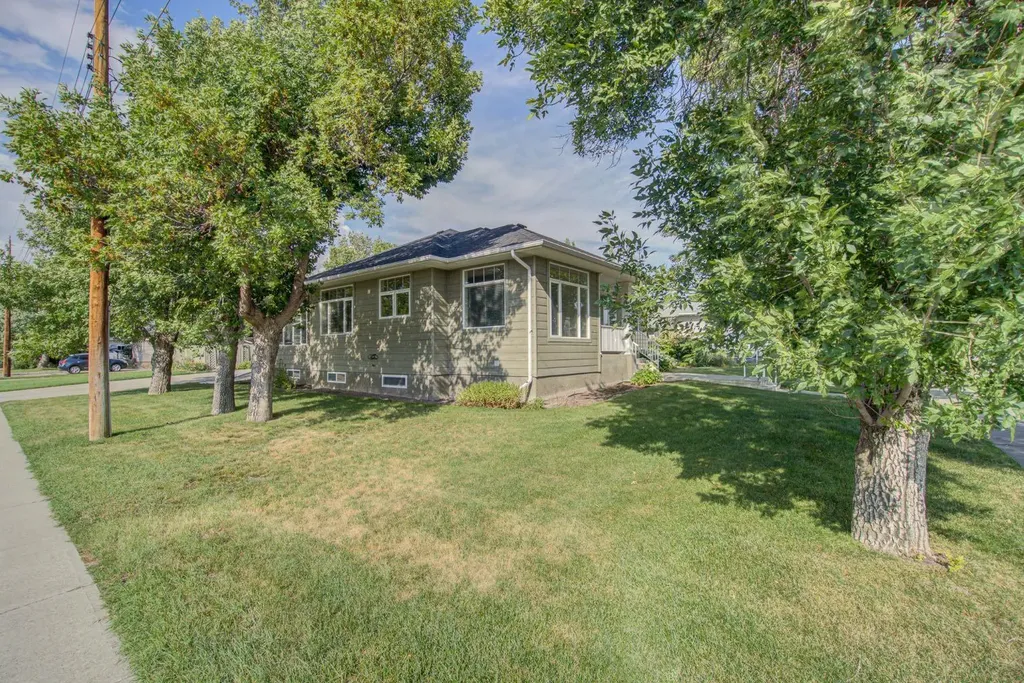 224 52 Avenue W Claresholm AB T0L 0T0