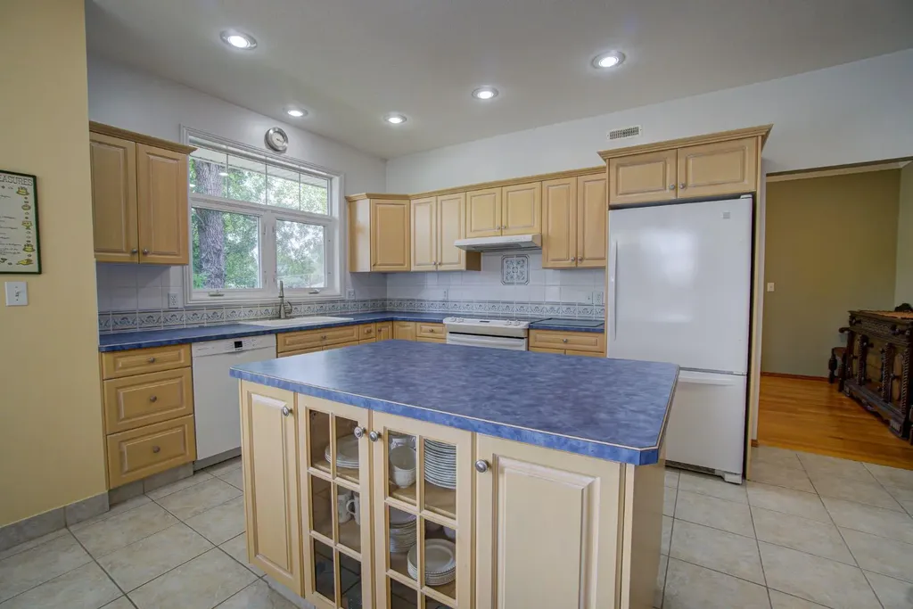 224 52 Avenue W Claresholm AB T0L 0T0